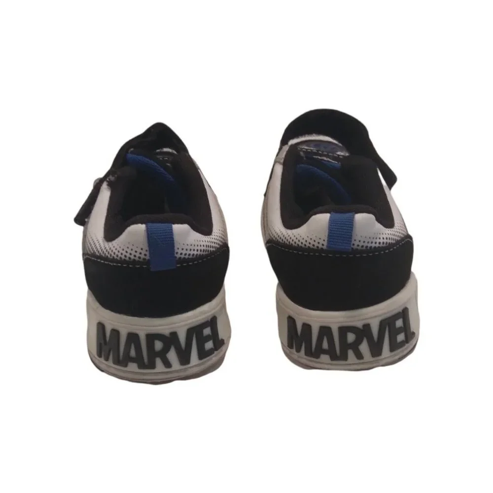 Marvel Black & White Tennis‎ Shoes Light Up While Walking Youth Size 8 Avengers